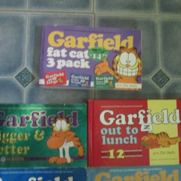 Lot of 8 Garfield Books - Picture 2 of 5